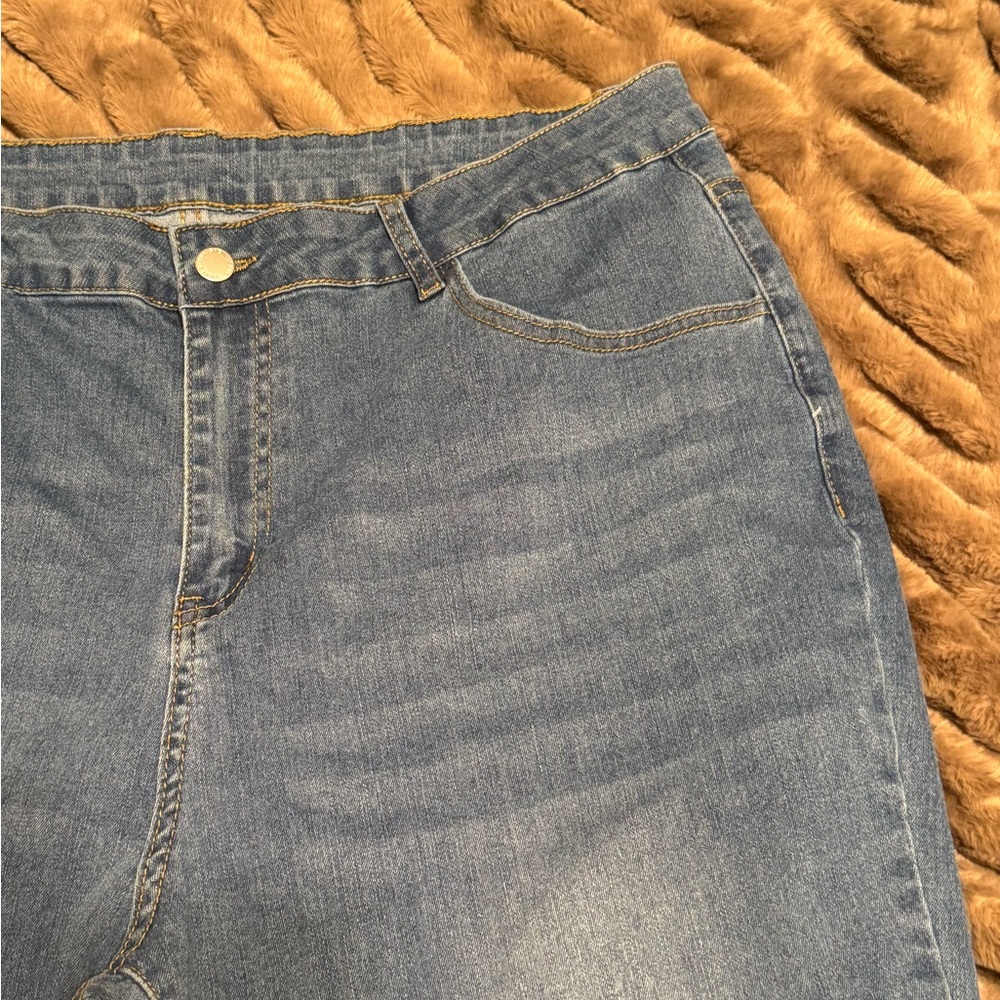 Women’s Plus Size Curve Distressed Jeans - Size 4XL / Size 24